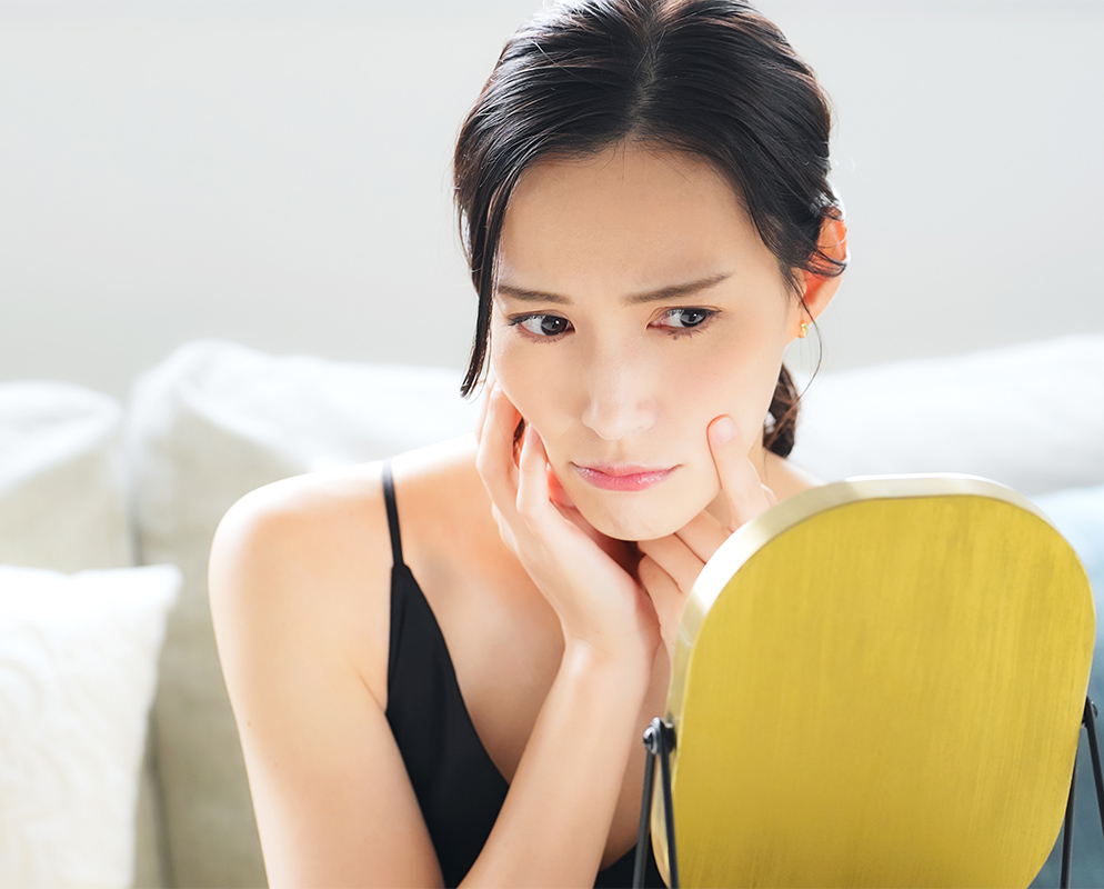 スネコスとリジュランの違いを徹底比較！目元のクマ・小じわに効くのはどっち？